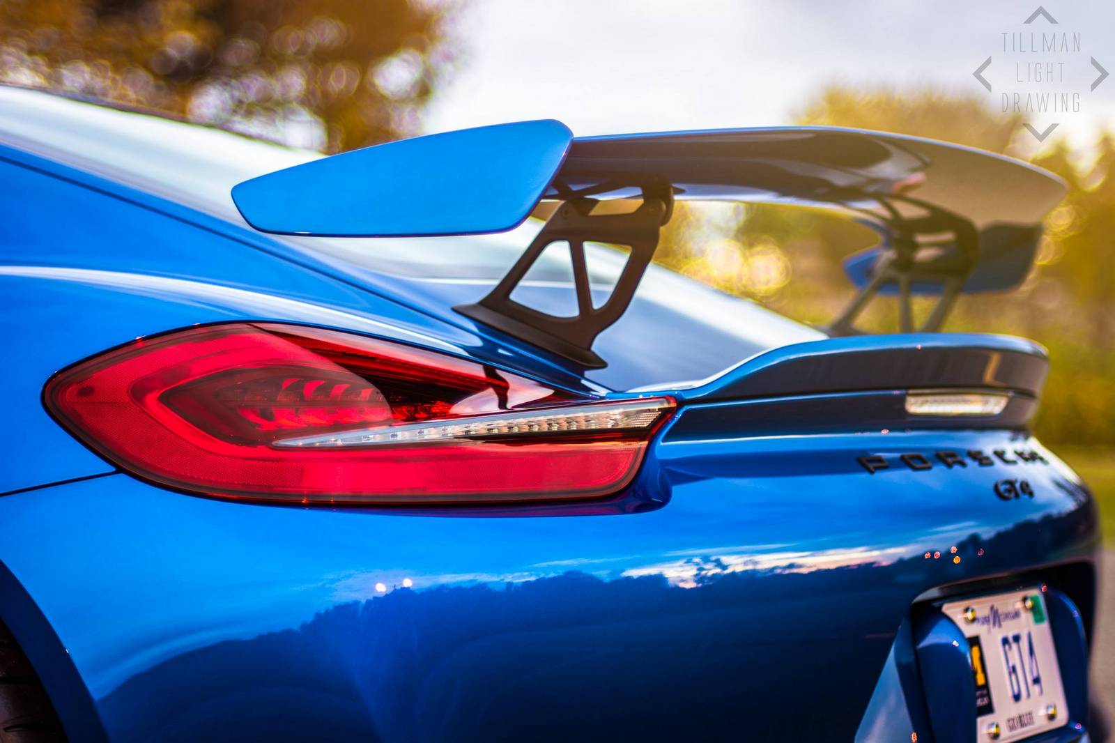 Потрясающий синий Porsche Cayman GT4